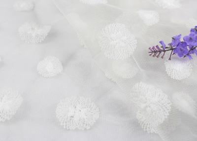 China Tela neta bordada del cordón con el modelo de seda del círculo del poliéster para los vestidos de boda en venta