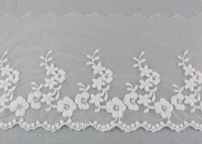 China Guarnição do laço do algodão do marfim com rede de nylon do projeto floral do laço para a fita nupcial do vestido à venda