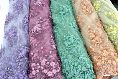 China tela bordada frisada floral do laço 3D para vestidos de noite 120 larguras do CM à venda