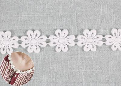 Chine La bordure de dentelle de coton de couleur de DTM teignant avec le modèle doux/a brodé des Appliques de fleur à vendre