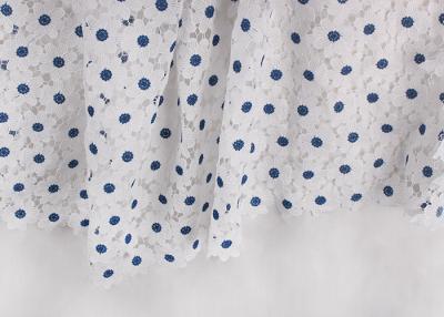 Chine Tissu de dentelle brodé par Venise de marguerite d'OEM, dentelle française de mariage de guipure pour la robe à vendre