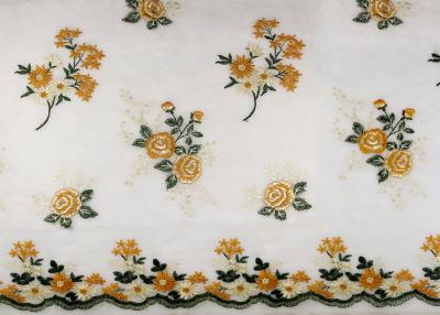 Chine Les festons floraux colorés multi lacent le tissu pour les robes de soirée/tissu brodé de dentelle de Tulle à vendre