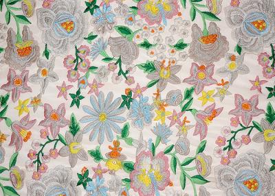 Chine Tissu coloré multi de dentelle de robe de polyester avec la broderie lourde par OEKO TEX 100 à vendre