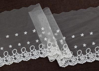 China Guarnição de nylon do laço do bordado floral com fibra do algodão para a fita nupcial do vestido à venda