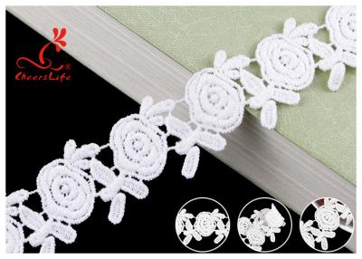 China Fita branca bordada do laço do algodão da guipura da flor para a roupa da forma à venda