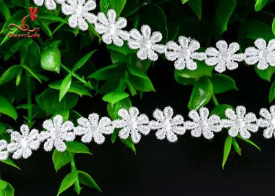 China Polyester-Blumeneinfassung, wasserlösliche Stickerei, Spitzenbesatz für Kleiderbreite 1,4 cm zu verkaufen