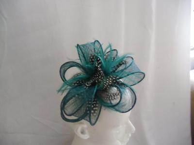 China Wedding Turquoise Ladies Fascinator Hats Sinamay Bow With Guinea Fowl Feathers for sale