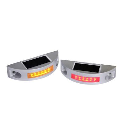 China IP68 Luna media de aluminio solar ojos de gato seguridad de la carretera con amarillo en venta