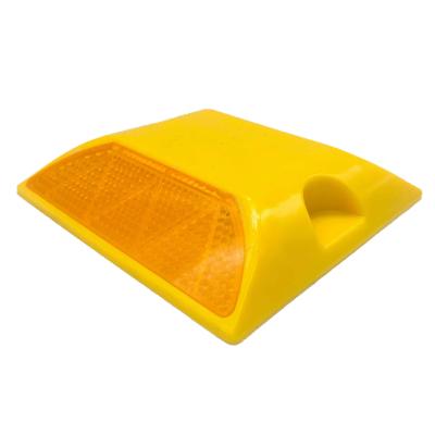 China Refletores de estrada de plástico amarelo Refletores de estrada de segurança do tráfego rodoviário à venda