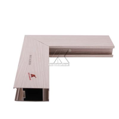 Chine La fenêtre en aluminium de villas en bois de grain profile 6061 T4 GB2008 à vendre