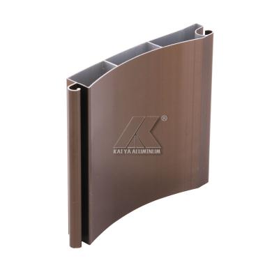 China Puerta de aluminio simple y durable del color de Brown del rodillo del obturador de la aleación de la protuberancia del perfil en carport y grandes almacenes en venta