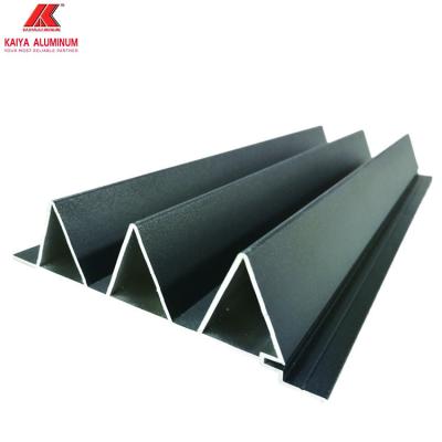 China Los paneles de pared de aluminio acanalados anodizados para el estadio de la estación en venta