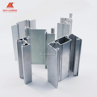 Chine Profil expulsé par 6063 d'alliage d'aluminium de porte coulissante de construction pour le marché du R-U à vendre