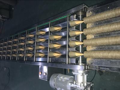 Κίνα Αυτοματοποιημένος κώνος παγωτού που κατασκευάζει τη μηχανή με τον ελεγκτή PLC Σνάιντερ προς πώληση