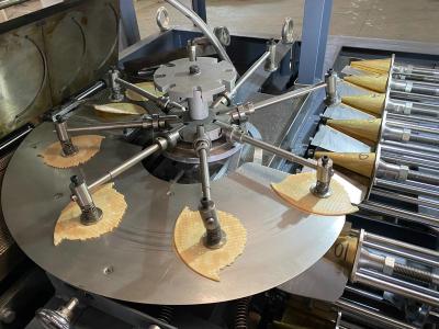 Chine Chaîne de production à grande vitesse de cornet de crème glacée pour l'usine de casse-croûte, usine de boisson à vendre