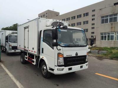 China Euro 2 Heavy Cargo Trucks , 5 Ton Refrigerated Truck For Frozen Foods Transporting for sale