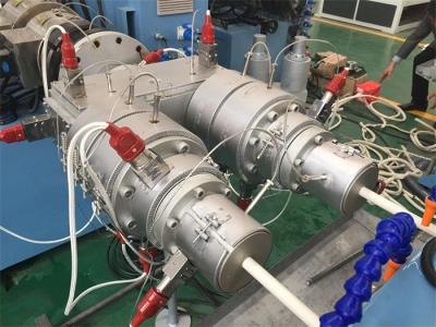 China 16 - máquina de la fabricación del tubo del PVC de 63m m, control independiente de la máquina de la protuberancia plástica del tubo en venta