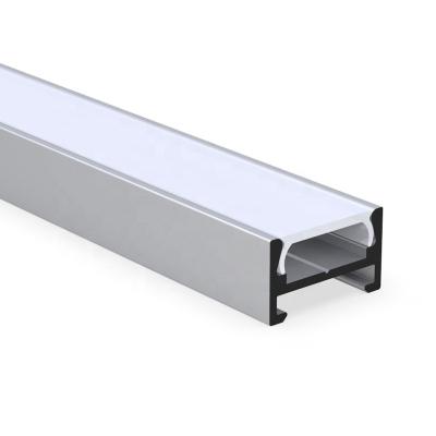China Protuberancias de aluminio de la tira de plata del LED para el material de la aleación de iluminación del LED 6063 en venta
