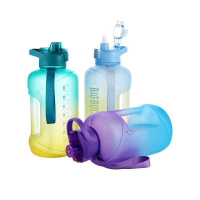 China Portable Motivational Workout Plastic Water Bottle Half Gallon With Handle for sale