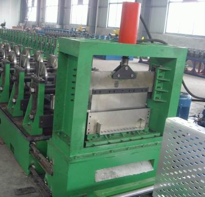 China Rolo de aço galvanizado da bandeja de cabo que forma o tipo perfurado 100-600mm da máquina à venda