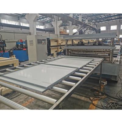 China Rollo ajustable del panel de cubierta de caja 500 de la anchura automática de mm-1000 milímetros que forma la máquina en venta