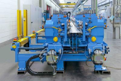 China Máquina perfurada da fabricação da bandeja da escada do cabo do SOLDADO automático de PPGI com aço Cr12 à venda
