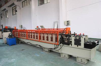 China Galvanized Steel Sheet Roll Forming Machine Chain Drive High Efficiency for sale