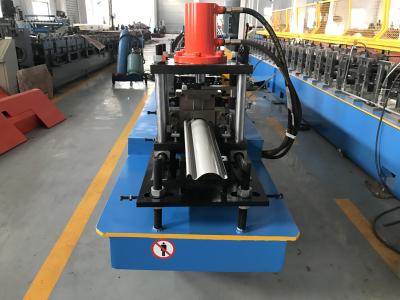 China Rollo automático de la persiana enrrollable del metal de los agujeros de perforación 0.7-1.2m m que forma la máquina en venta