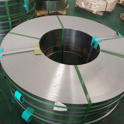 Chine Bande en acier trempé ronde 304 de la bobine 2mm de bande du bord solides solubles à vendre