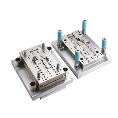 Chine Forme de crimping de terminal personnalisé pour la machine de presse à grande vitesse avec divers produits de poinçonnage et d'économie de matériaux à vendre