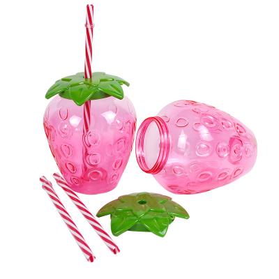Chine 500 ml de verre en forme de fraise en plastique avec paille, tasse de thé au lait mignon, bouteille de jus portable avec couvercle à vendre