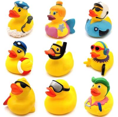 Cina Vinyl Pvc Plastic Ducky Giallo Collezione di caratteri di gomma Figure di anatra Bambino giocattoli da bagno per bambini in vendita