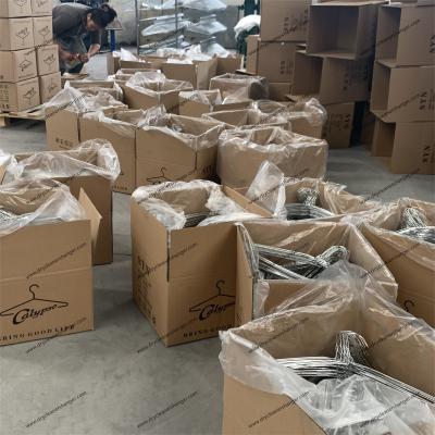China 18 pulgadas de ancho de trabajo pesado Metal colgantes de abrigos plata Galvanizado en venta