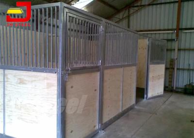 China Metal Horse Stall Fronts , 4.0*2.2m Horse Stable Box With Sliding Door for sale