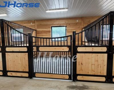 China Durable Long Live Horse Stable Box Heavy Weight Functional With Accessories Water Bowl à venda