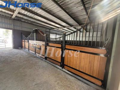 中国 Fill In Wood Type Bamboo European Horse Stall Fronts Custom Design Indoor 販売のため