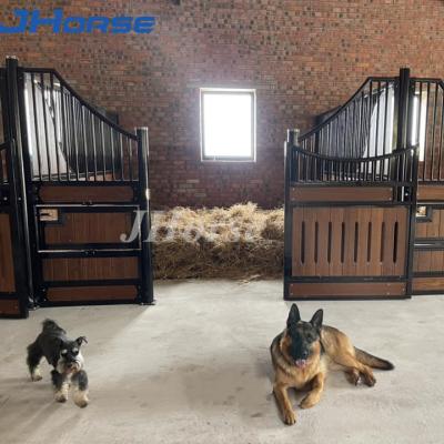 中国 Solid Duty European Horse Barns Luxurious Interior Design 販売のため