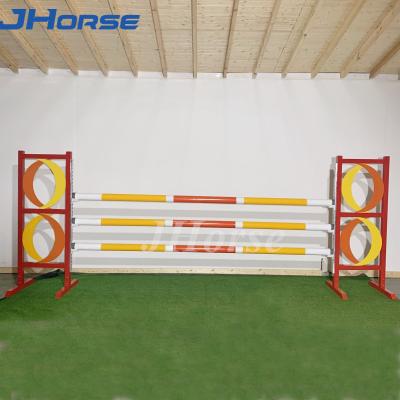 中国 Customizable Horse Jumps Equipment Durable Pvc Steel Construction 販売のため