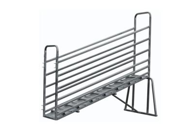China Overhead Bracing Cattle Loading Ramp Plans With Non Slip Walkway Galvanised Finish for sale
