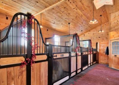 China Fully Welded Steel Horse Stables , Bamboo / Pine Infill Galvanized Horse Stalls for sale