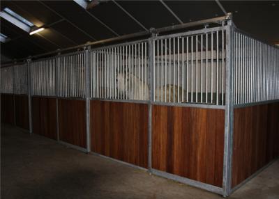 中国 馬のための耐久の商業用等級の金属の納屋の建物4.0 x 2.2m 販売のため