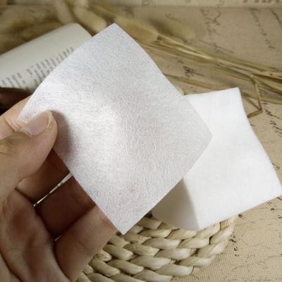 China 55mm 40gsm Beauty Care Spunlace Nonwoven Fabric For Wet Wipe for sale