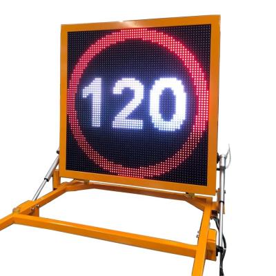 China EN12966 Traffic Warning Signs Mobile Truck Trailer Mounted LED Screen for sale