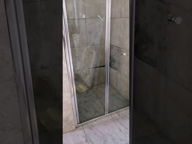 5mm Clear Glass Folded Door Shower Screen