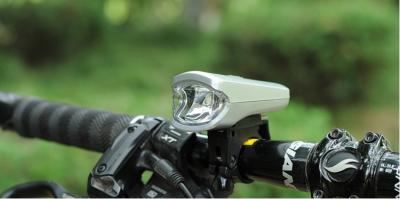 中国 60LM USB Rechargeable Bicycle Light With ABS Material Waterproof IPX4 LED Source 販売のため