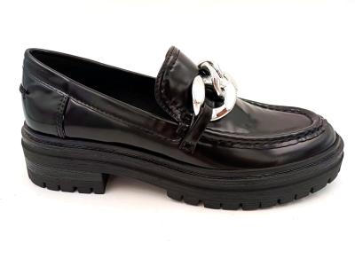 China Loafers de pie redondo para mujeres tipo talón plano con parte superior de cuero en venta