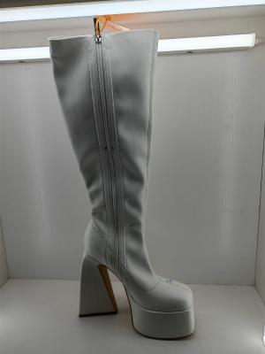 中国 Pointed Toe Women Shoe Boots Chunky Heel And Pull On Closure Type 販売のため