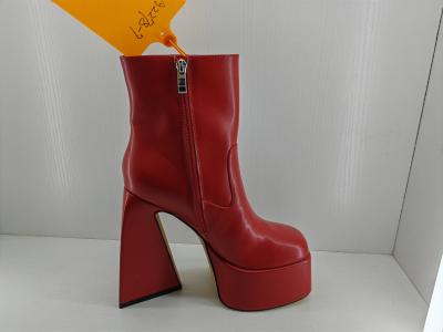 China Red Leather Women Shoe Boots High Heel For Casual Occasion Te koop
