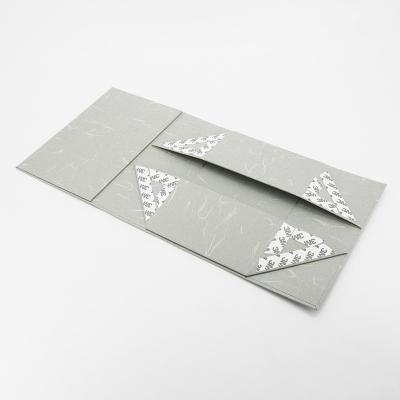 China Caixa de Matte Magnetic Closure Foldable Paper retangular para vestuários à venda