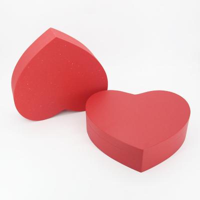 China Custom Heart Shaped Gift Cardboard Paper Gift Box Packaging For Jewelry Cosmetics Skincare Makeup for sale